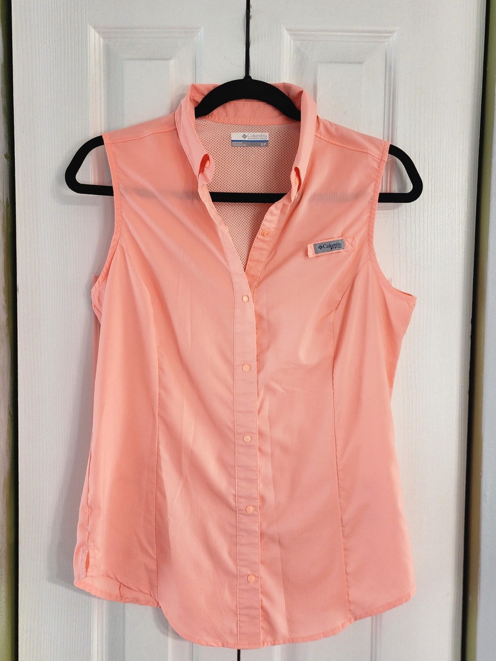 Columbia Women's Sleeveless Button-Down Shirt in Peach Size SP